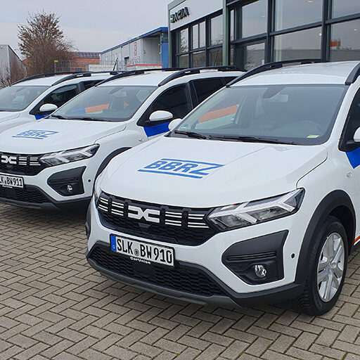Fotoaufnahme der 3 neuen BBRZ Pkws