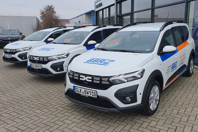 Fotoaufnahme der 3 neuen BBRZ Pkws