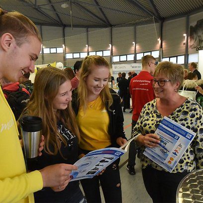 Berufsberatung beim Ausbildungstag im Aschersleber Ballhaus